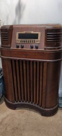 antique-shell-of-radio-big-0
