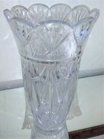 scalloped-edge-crystal-vase-big-1