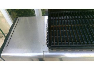 Weber E-210 barbeque gas grill like new