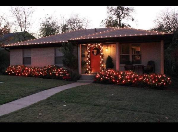 christmas-lights-installer-will-put-them-up-and-take-them-down-big-0