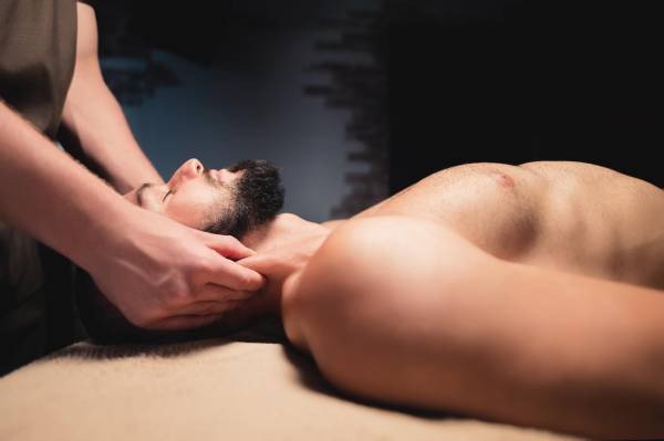 full-body-oil-massage-and-mens-therapies-big-0