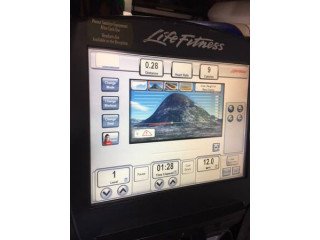 Treadmill 15" touchscreen Life Fitness 95T