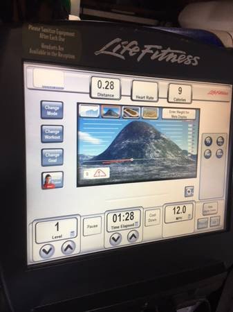 treadmill-15-touchscreen-life-fitness-95t-big-0