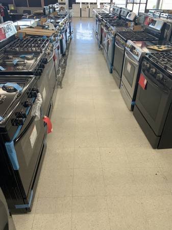 tons-of-appliances-washer-dryer-fridge-dishwasher-stovemore-big-3