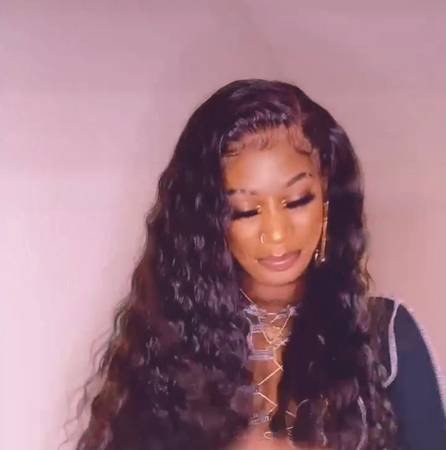 black-hairstylist-lady-we-do-weaves-and-braids-and-more-big-1