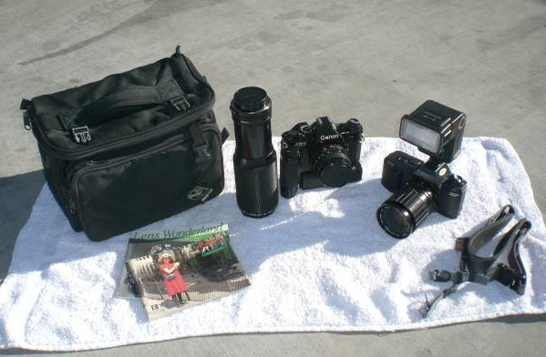 2-35mm-canon-cameras-lens-case-big-0